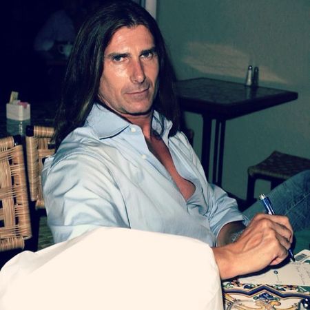 Fabio Lanzoni has never been married.